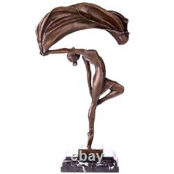 Sculpture de danseuse en bronze avec tissu Sur un marbre noir Signée