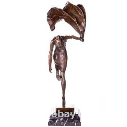 Sculpture de danseuse en bronze avec tissu Sur un marbre noir Signée