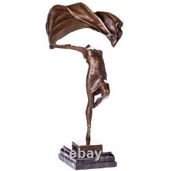 Sculpture de danseuse en bronze avec tissu Sur un marbre noir Signée