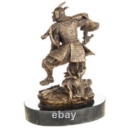 Sculpture de samourai en bronze Art déco sur un socle en marbre noir Signée