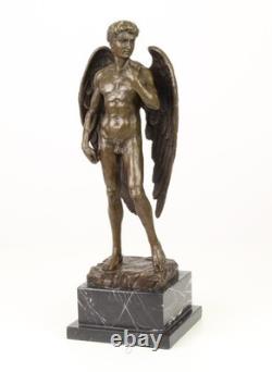 Sculpture du David Ailé en bronze sur un socle en marbre d'après Michel Angelo