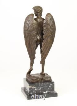 Sculpture du David Ailé en bronze sur un socle en marbre d'après Michel Angelo