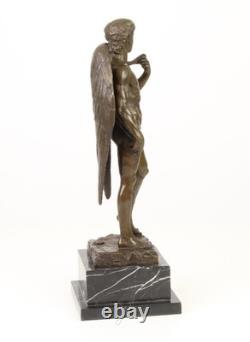 Sculpture du David Ailé en bronze sur un socle en marbre d'après Michel Angelo