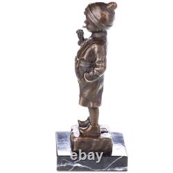Sculpture en bronze Garçon à la cigarette sur un marbre d'après Schmidt Felling