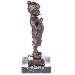 Sculpture en bronze Garçon à la cigarette sur un marbre d'après Schmidt Felling