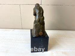 Sculpture en bronze Le Penseur sur un marbre noir d'après Auguste Rodin
