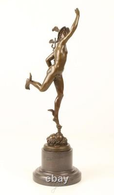 Sculpture en bronze Mercure sur un socle en marbre noir d'après Giambologna