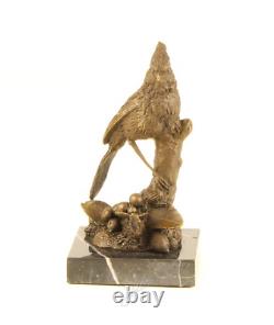 Sculpture en bronze Oiseau Cardinal du Nord sur socle en marbre Signée