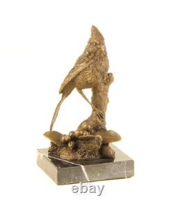 Sculpture en bronze Oiseau Cardinal du Nord sur socle en marbre Signée