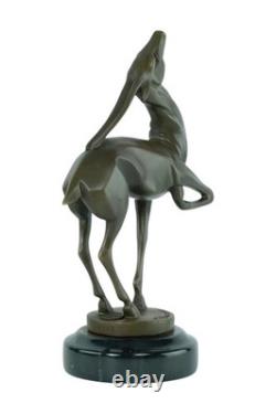 Sculpture en bronze d'un Antilope sur un marbre noir d'après Marcel Bouraine
