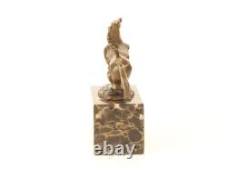 Sculpture en bronze d'un Cheval cabillé moderne sur un socle en marbre Signée