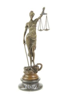 Sculpture en bronze de Justitia sur un socle en marbre noir d'après Mayer