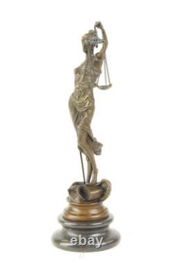 Sculpture en bronze de Justitia sur un socle en marbre noir d'après Mayer