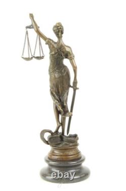 Sculpture en bronze de Justitia sur un socle en marbre noir d'après Mayer