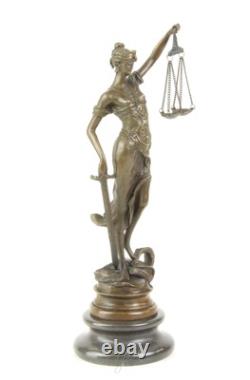 Sculpture en bronze de Justitia sur un socle en marbre noir d'après Mayer