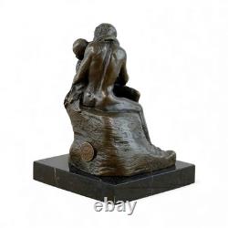 Sculpture en bronze impressionniste Le Baiser sur un marbre noir d'après Rodin