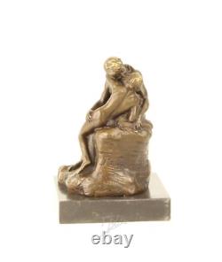 Sculpture en bronze impressionniste Le Baiser sur un marbre noir d'après Rodin