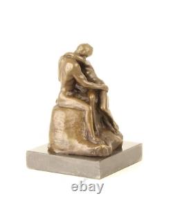 Sculpture en bronze impressionniste Le Baiser sur un marbre noir d'après Rodin