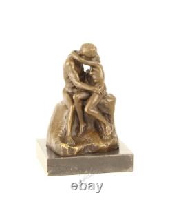 Sculpture en bronze impressionniste Le Baiser sur un marbre noir d'après Rodin