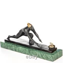 Sculpture en bronze moderne Curler sur un socle en marbre verte d'après Nick