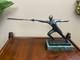 Sculpture En Bronze Moderne Escrimeur Sur Un Socle En Marbre Verte D'apr&egrave;s Nick