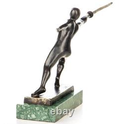 Sculpture en bronze moderne Escrimeur sur un socle en marbre verte d'après Nick
