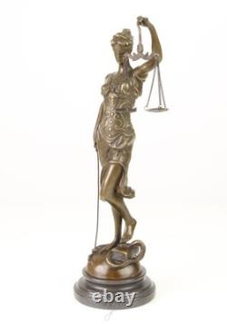 Sculpture la Dame Justice en bronze sur un marbre noir d'après Mayer