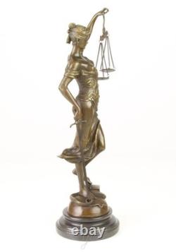 Sculpture la Dame Justice en bronze sur un marbre noir d'après Mayer