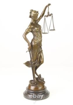 Sculpture la Dame Justice en bronze sur un marbre noir d'après Mayer