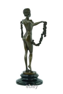 Sculpture la Danseuse de Guirlande en bronze sur un socle en marbre noir Signée