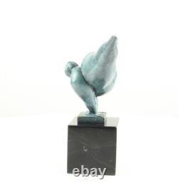 Sculpture moderne en bronze d'une femme nue sur un marbre noir d'après Milo