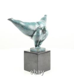 Sculpture moderne en bronze d'une femme nue sur un marbre noir d'après Milo