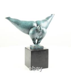 Sculpture moderne en bronze d'une femme nue sur un marbre noir d'après Milo