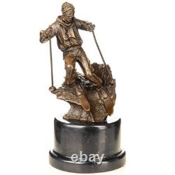 Scupture d'un skieur en bronze sur un socle en marbre noir d'après Nick