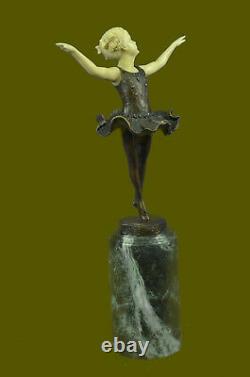 Signé Bébé Fille Sur Scène Bronze OS Marbre Sculpture Statue Figurine