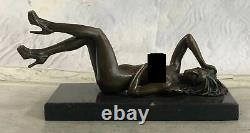 Signé Mavchi, Bronze Sculpture Chair Fille Sur Marbre Figure Abstrait Moderne D