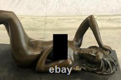 Signé Mavchi, Bronze Sculpture Chair Fille Sur Marbre Figure Abstrait Moderne D