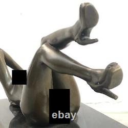 Signé Mavchi, Bronze Sculpture Chair Fille Sur Marbre Figure Abstrait Moderne D