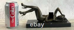 Signé Mavchi, Sculpture En Bronze De Fille Nue Sur Marbre, Sculpture Abstraite
