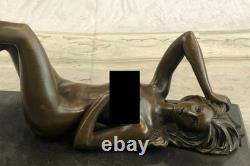 Signé Mavchi, Sculpture En Bronze De Fille Nue Sur Marbre, Sculpture Abstraite