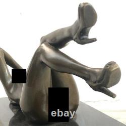 Signé Mavchi, Sculpture En Bronze De Fille Nue Sur Marbre, Sculpture Abstraite