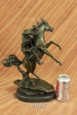 Signé Ouest Cowboy Avec Tronçonnage Cheval Bronze Sculpture Marbre Base Art