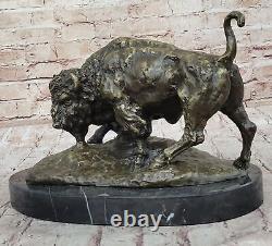 Signée Américain Buffalo Bull Bronze Sculpture par Barye Sur Marbre Base Ouvre