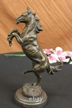 Signée Barye Excited Élevage Cheval Bronze Marbre Sculpture Racing Figurine