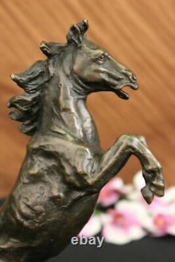 Signée Barye Excited Élevage Cheval Bronze Marbre Sculpture Racing Figurine