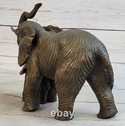 Signée Bugatti Éléphant Avec Bébé Faune Bronze Sculpture Marbre Statue