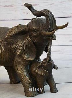 Signée Bugatti Éléphant Avec Bébé Faune Bronze Sculpture Marbre Statue