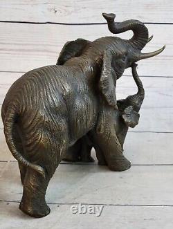 Signée Bugatti Éléphant Avec Bébé Faune Bronze Sculpture Marbre Statue