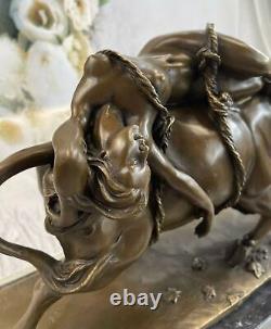 Signée Nu Femme au Repos Sur Wild Bull Bronze Sculpture Marbre Statue Fonte