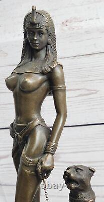 Signée Original Fisher Égyptien Reine Avec / Garde Chien Bronze Marbre Sculpture